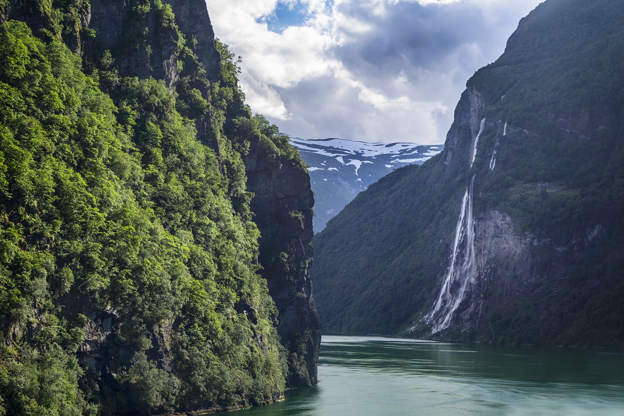Norweskie fiordy – warto je zobaczyć